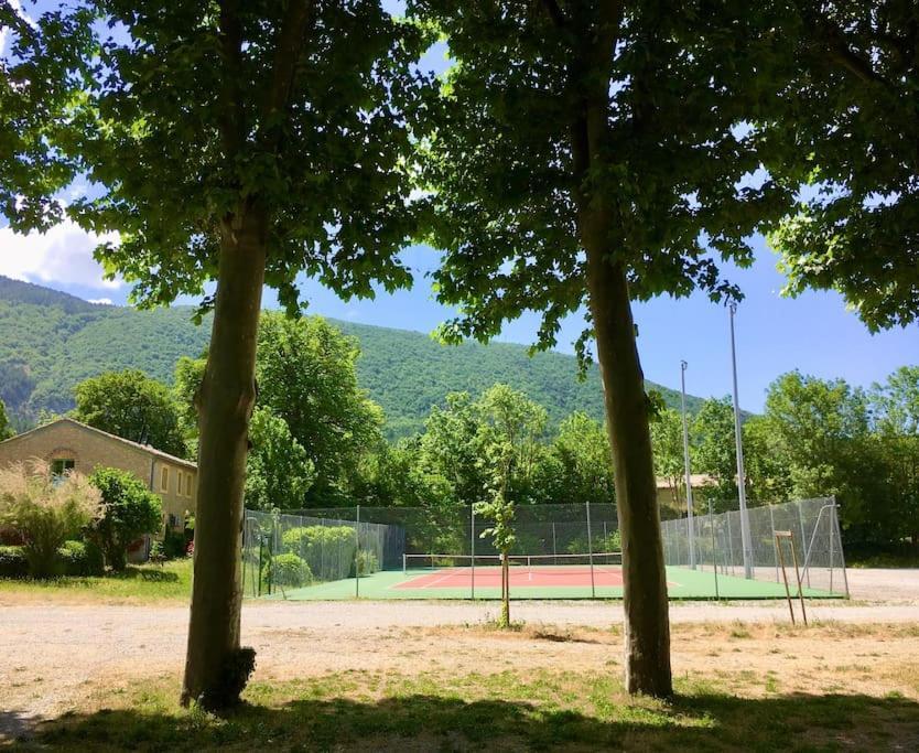 La Vue Est Belle Apartment Montbrun-les-Bains Bagian luar foto