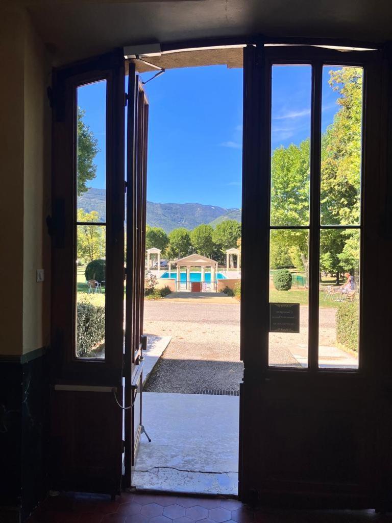 La Vue Est Belle Apartment Montbrun-les-Bains Bagian luar foto