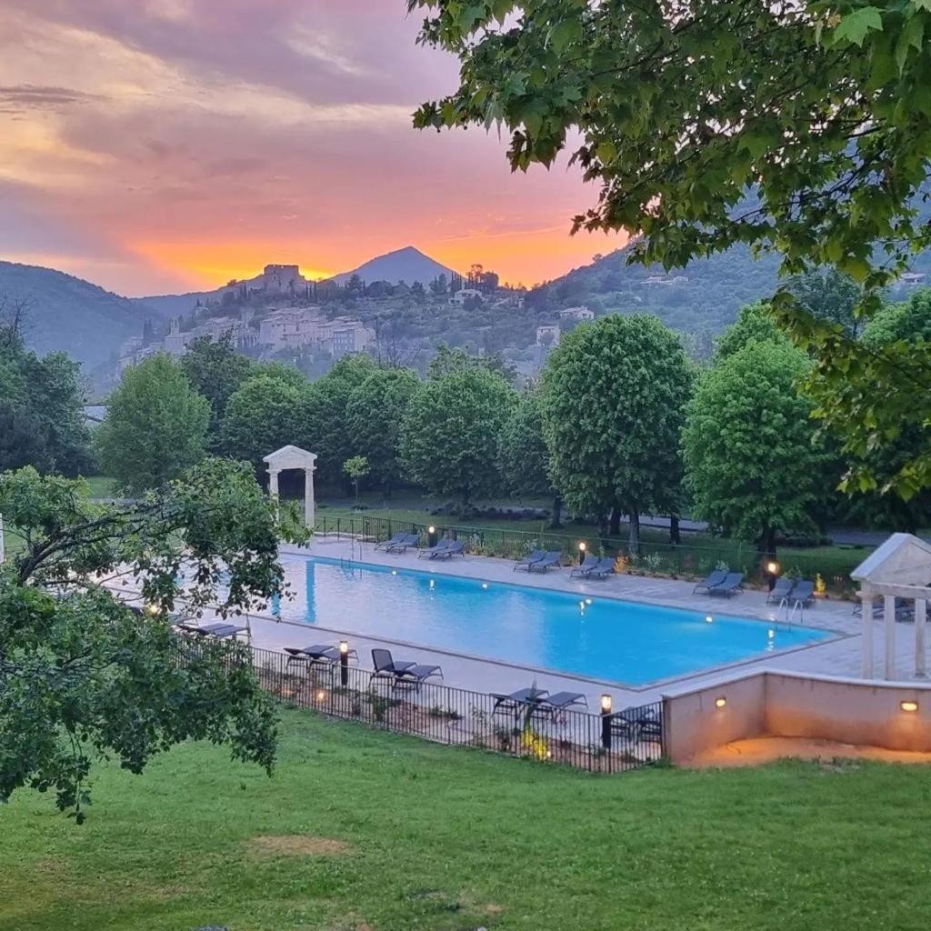 La Vue Est Belle Apartment Montbrun-les-Bains Bagian luar foto